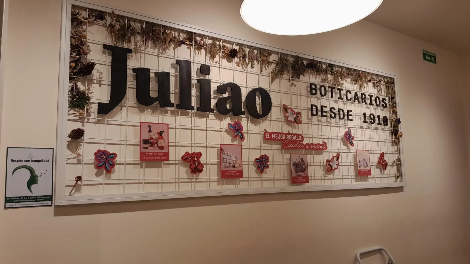 Tablero decorativo instalado para Juliao Boticarios